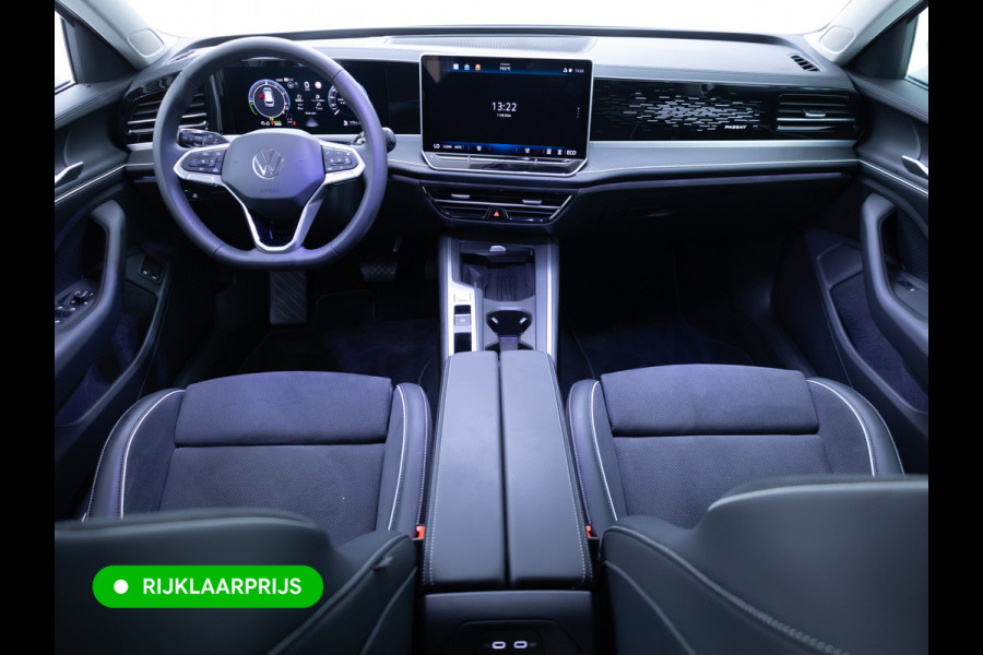 Volkswagen Passat Variant 1.5 eHybrid Elegance Bus. 204 PK | Elec. trekhaak | Stoel- & Stuurverwarming | Ergo stoelen met memory | All-season, Adaptive cruise, Navigatie, Stoelventilatie, HUD, Elektrische achterklep, DCC