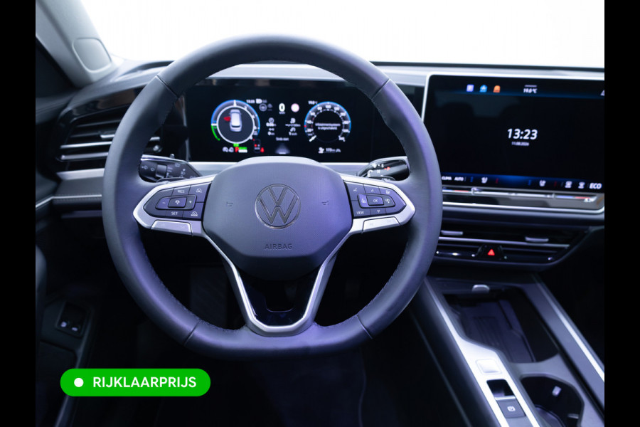 Volkswagen Passat Variant 1.5 eHybrid Elegance Bus. 204 PK | Elec. trekhaak | Stoel- & Stuurverwarming | Ergo stoelen met memory | All-season, Adaptive cruise, Navigatie, Stoelventilatie, HUD, Elektrische achterklep, DCC