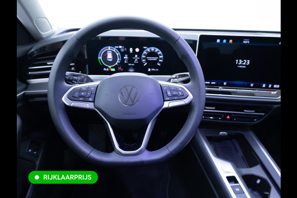 Volkswagen Passat Variant 1.5 eHybrid Elegance Bus. 204 PK | Elec. trekhaak | Stoel- & Stuurverwarming | Ergo stoelen met memory | All-season, Adaptive cruise, Navigatie, Stoelventilatie, HUD, Elektrische achterklep, DCC