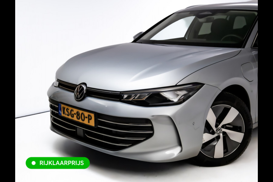 Volkswagen Passat Variant 1.5 eHybrid Elegance Bus. 204 PK | Elec. trekhaak | Stoel- & Stuurverwarming | Ergo stoelen met memory | All-season, Adaptive cruise, Navigatie, Stoelventilatie, HUD, Elektrische achterklep, DCC