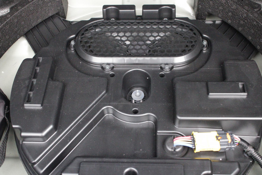 Peugeot 308 1.2 Hybrid 145PK AUTOMAAT GT PACK | PANORAMA SCHUIF/KANTEL DAK | AFNEEMBARE TREKHAAK | SENSATION PACK: FOCAL HIFI SYSTEM MET 10 SPEAKERS/DRAADLOZE TELEFOONLADER | 360 VISION & DRIVE ASSIST PLUS PACK: ACHTERUITRIJCAMERA 360° VISEOPARK (4-CAMERA'S)/PARKEERHULP VOOR + ACHTER/ANTIDIEFSTAL ALARM/3-D INSTRUMENTENPANEEL/CLEAN CABIN | ALCANTARA EXECUTIVE PACK: BEKLEDING ALCANTARA/KUNSTLEDER INCL. ELEKTRISCH VERSTELBARE AGR STOEL MET GEHEUGENFUNCTIE/VERWARMBARE VOORSTOELEN/MASSAGE FUNCTIE OP BEIDE VOORSTOELEN |  18" LICHTMETALEN VELGEN | NAVIGATIE | LED MATRIX KOPLAMPEN | KEYLE