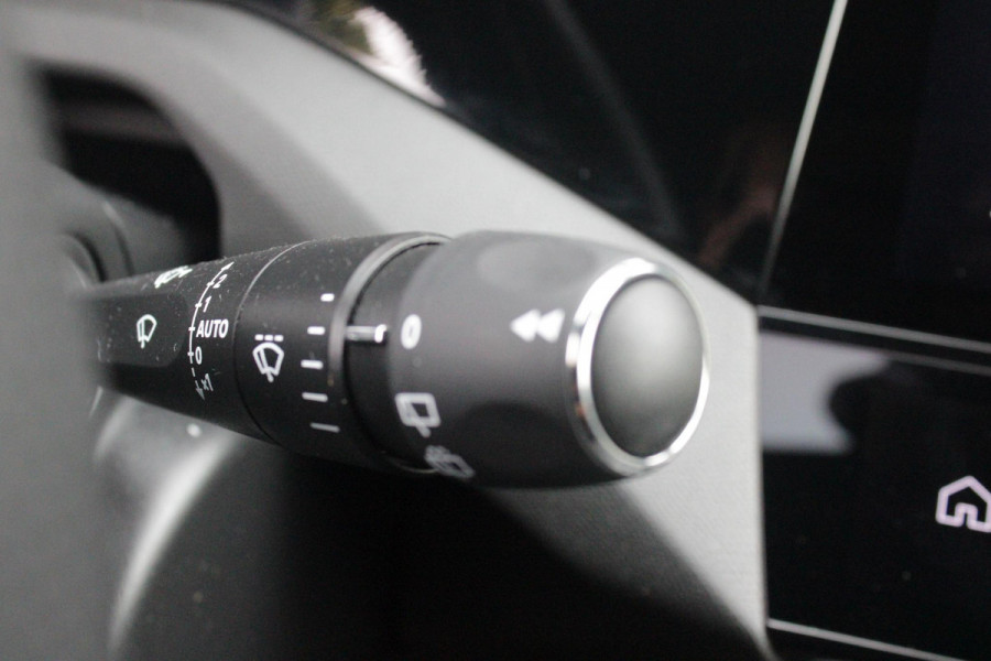 Peugeot 308 1.2 Hybrid 145PK AUTOMAAT GT PACK | PANORAMA SCHUIF/KANTEL DAK | AFNEEMBARE TREKHAAK | SENSATION PACK: FOCAL HIFI SYSTEM MET 10 SPEAKERS/DRAADLOZE TELEFOONLADER | 360 VISION & DRIVE ASSIST PLUS PACK: ACHTERUITRIJCAMERA 360° VISEOPARK (4-CAMERA'S)/PARKEERHULP VOOR + ACHTER/ANTIDIEFSTAL ALARM/3-D INSTRUMENTENPANEEL/CLEAN CABIN | ALCANTARA EXECUTIVE PACK: BEKLEDING ALCANTARA/KUNSTLEDER INCL. ELEKTRISCH VERSTELBARE AGR STOEL MET GEHEUGENFUNCTIE/VERWARMBARE VOORSTOELEN/MASSAGE FUNCTIE OP BEIDE VOORSTOELEN |  18" LICHTMETALEN VELGEN | NAVIGATIE | LED MATRIX KOPLAMPEN | KEYLE