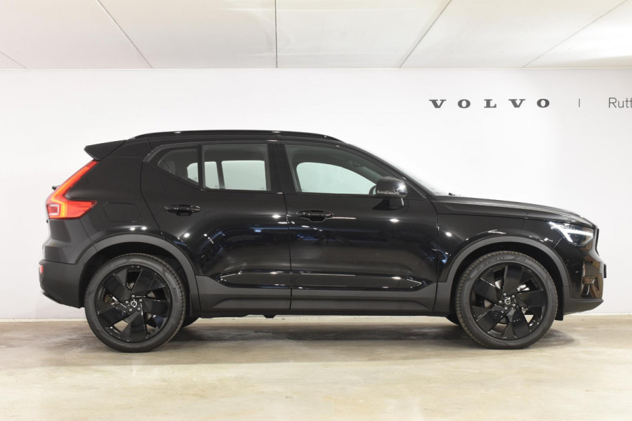 Volvo XC40 B3 177PK Automaat Plus Black Edition / Cruise control / Harman Kardon / 20'' velgen / Elektrisch verstelbare stoelen met geheugen / Stoel- en stuurverwarming