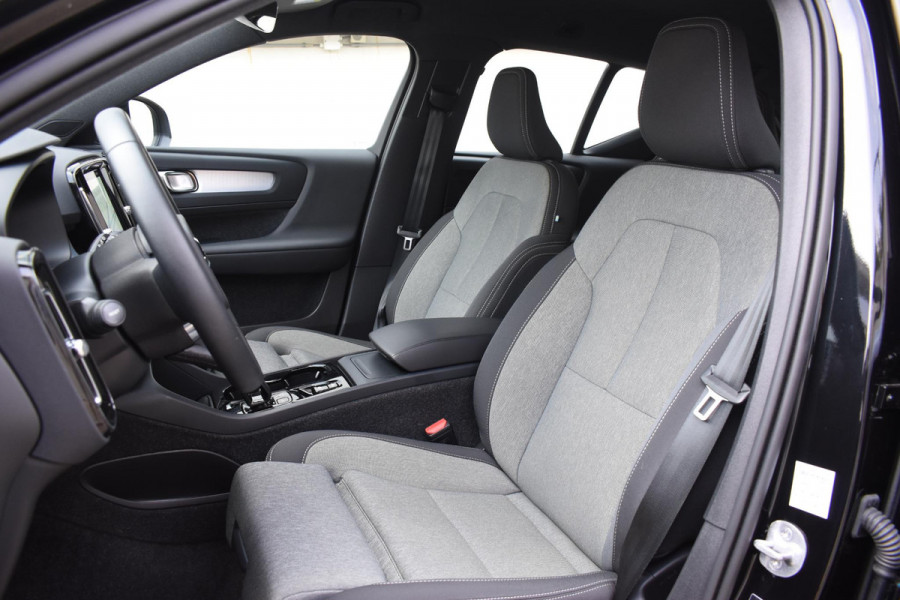 Volvo XC40 B3 177PK Automaat Plus Black Edition / Cruise control / Harman Kardon / 20'' velgen / Elektrisch verstelbare stoelen met geheugen / Stoel- en stuurverwarming