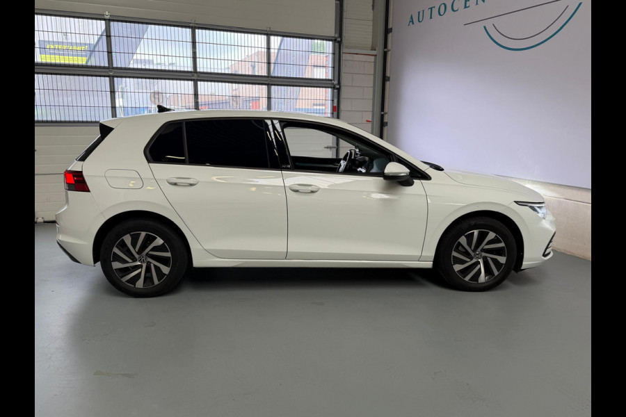 Volkswagen Golf 1.5 TSI Life Business, Camera, Stoel/stuurverwarming, Navi, Carplay