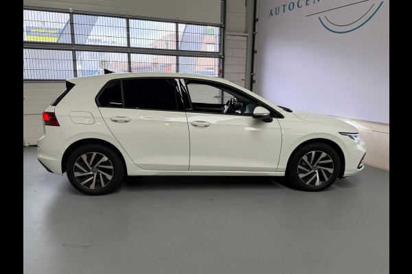 Volkswagen Golf 1.5 TSI Life Business, Camera, Stoel/stuurverwarming, Navi, Carplay