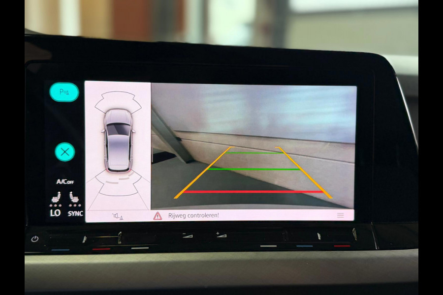 Volkswagen Golf 1.5 TSI Life Business, Camera, Stoel/stuurverwarming, Navi, Carplay