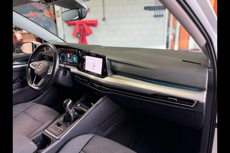 Volkswagen Golf 1.5 TSI Life Business, Camera, Stoel/stuurverwarming, Navi, Carplay