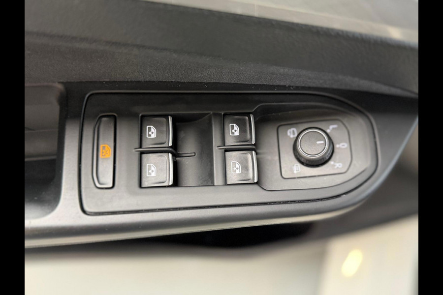 Volkswagen Golf 1.5 TSI Life Business, Camera, Stoel/stuurverwarming, Navi, Carplay