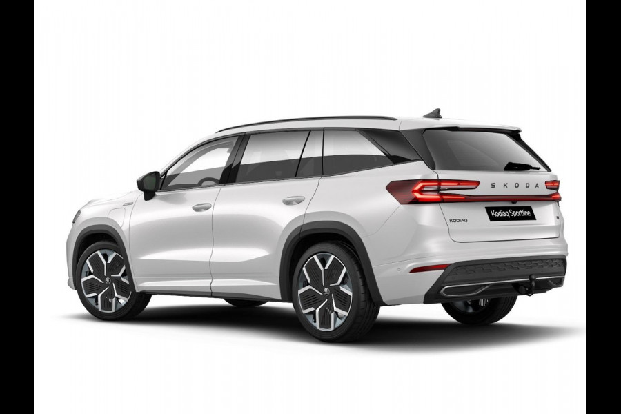 Škoda Kodiaq 1.5 TSI PHEV Sportline Business 204 pk 6 versn. DSG | Dynamic Chassis Control Pakket | Comfort Pakket | Head-up display | Parkeer Pakket | Winter Pakket | Trekhaak | Panoramadak |  20" lichtmetalen velgen Rila aero, antraciet zwart