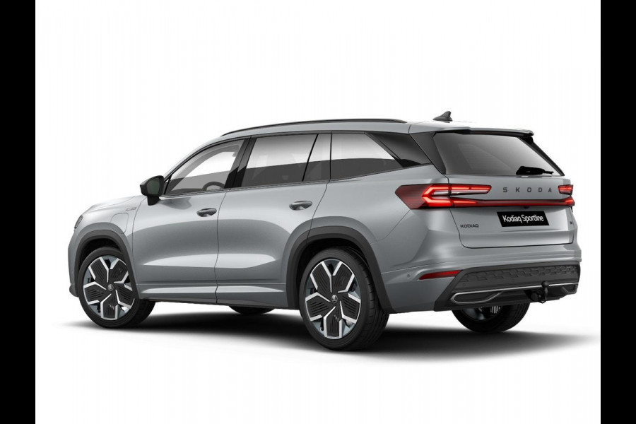 Škoda Kodiaq 1.5 TSI PHEV Sportline Business 204 pk 6 versn. DSG | Comfort Pakket | Panorama Dak | Dynamic Chassis Control Pakket | Head-up display | Parkeer Pakket | Trekhaak | Winter Pakket | Velgen: 20" lichtmetalen velgen Rila aero, antraciet zwart