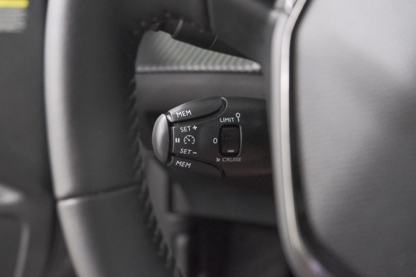 Peugeot e-2008 EV Allure 54 kWh | 97,2% SOH | 11 KW Lader | Apple Carplay | Parkeersensoren