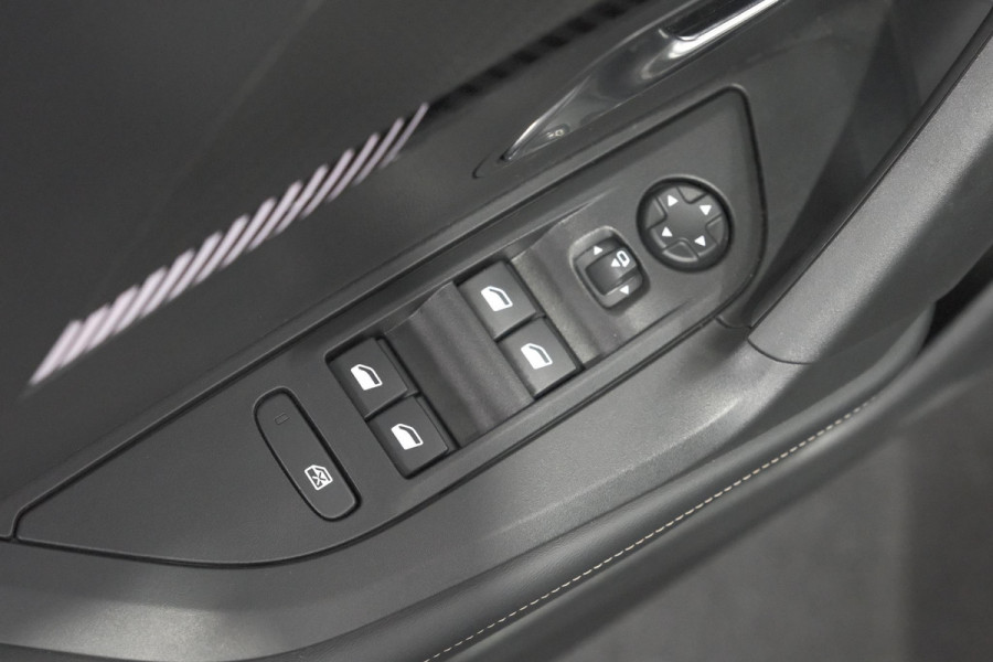 Peugeot e-2008 EV Allure 54 kWh | 97,2% SOH | 11 KW Lader | Apple Carplay | Parkeersensoren