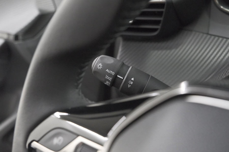 Peugeot e-2008 EV Allure 54 kWh | 97,2% SOH | 11 KW Lader | Apple Carplay | Parkeersensoren