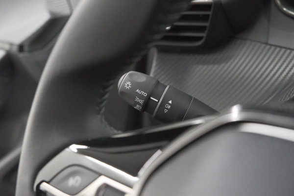 Peugeot e-2008 EV Allure 54 kWh | 97,2% SOH | 11 KW Lader | Apple Carplay | Parkeersensoren