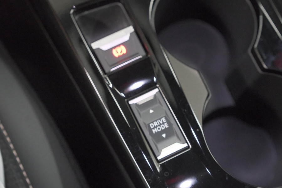 Peugeot e-2008 EV Allure 54 kWh | 97,2% SOH | 11 KW Lader | Apple Carplay | Parkeersensoren