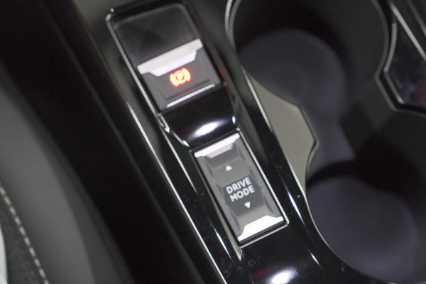 Peugeot e-2008 EV Allure 54 kWh | 97,2% SOH | 11 KW Lader | Apple Carplay | Parkeersensoren