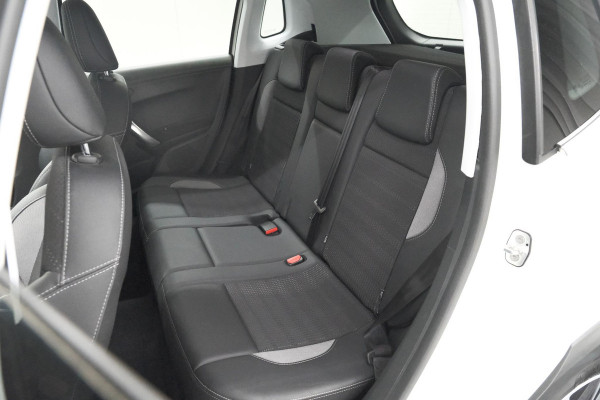 Peugeot 2008 PureTech 110 EAT6 Allure | Trekhaak | Apple Carplay | Parkeersensoren | Stoelverwarming