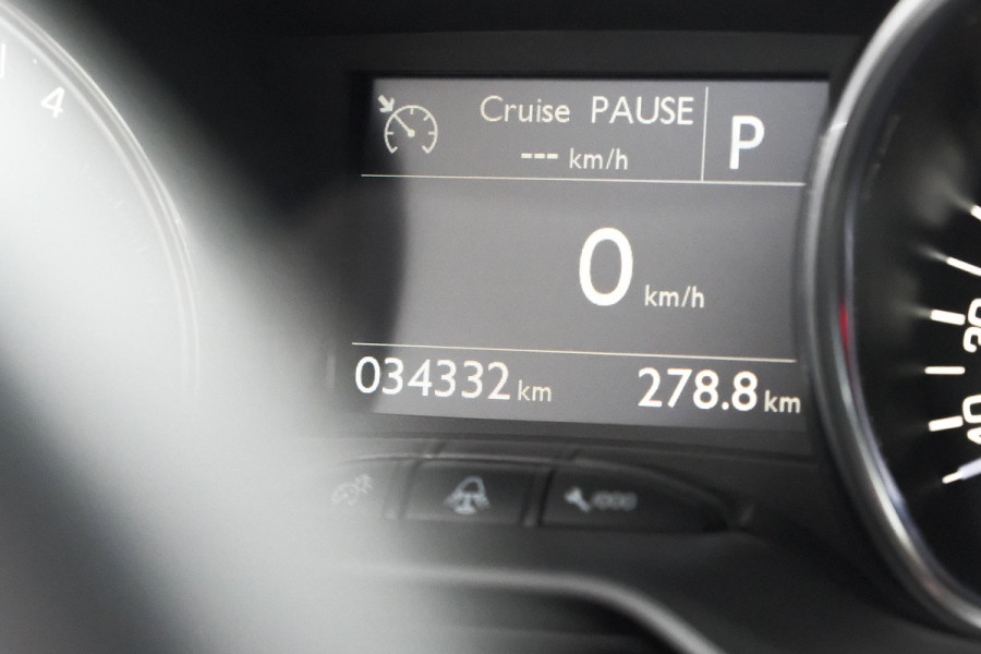 Peugeot 2008 PureTech 110 EAT6 Allure | Trekhaak | Apple Carplay | Parkeersensoren | Stoelverwarming