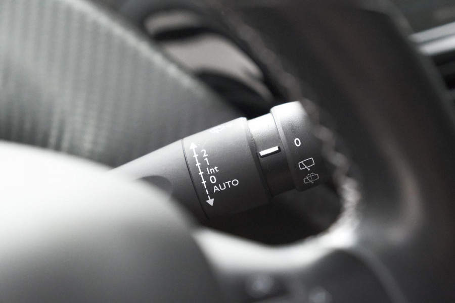 Peugeot 2008 PureTech 110 EAT6 Allure | Trekhaak | Apple Carplay | Parkeersensoren | Stoelverwarming