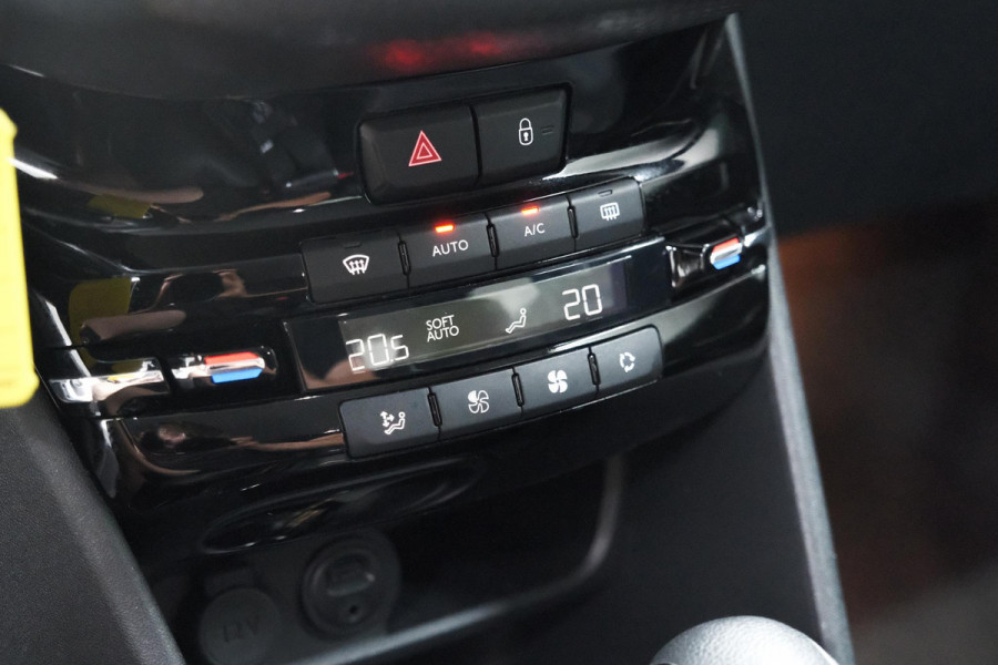 Peugeot 2008 PureTech 110 EAT6 Allure | Trekhaak | Apple Carplay | Parkeersensoren | Stoelverwarming
