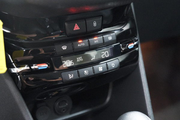 Peugeot 2008 PureTech 110 EAT6 Allure | Trekhaak | Apple Carplay | Parkeersensoren | Stoelverwarming