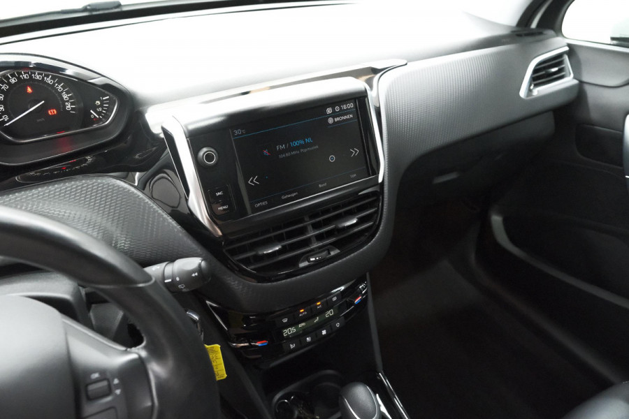 Peugeot 2008 PureTech 110 EAT6 Allure | Trekhaak | Apple Carplay | Parkeersensoren | Stoelverwarming