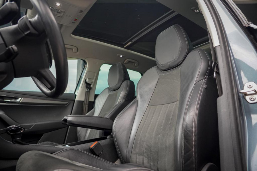 Škoda Karoq 1.5 TSI ACT Style Business / Pano / Trekhaak / Memory / Stoelverw / Adaptive Cruise