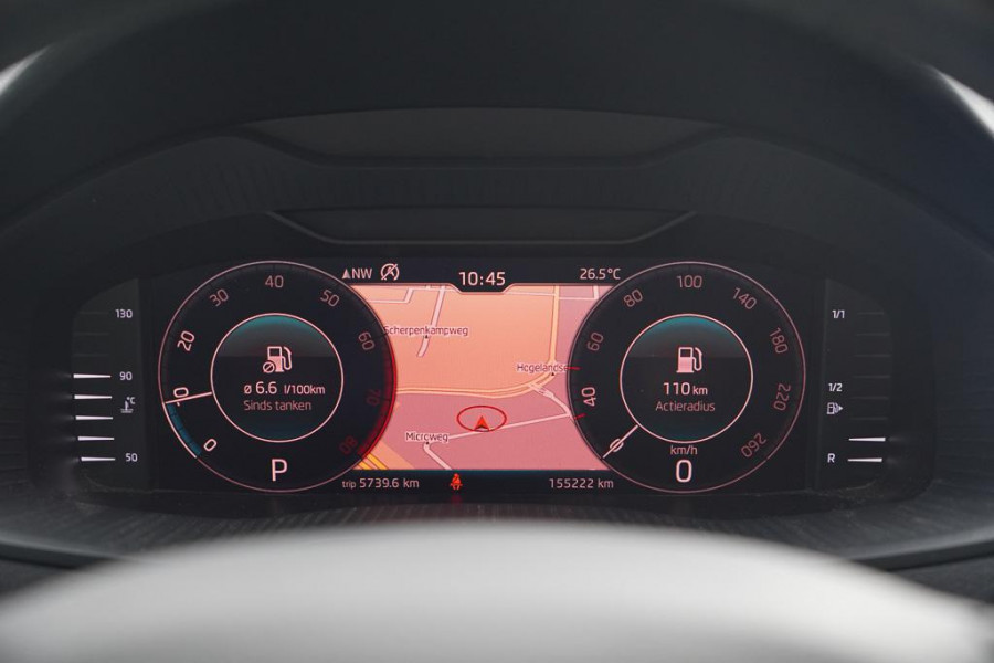 Škoda Karoq 1.5 TSI ACT Style Business / Pano / Trekhaak / Memory / Stoelverw / Adaptive Cruise