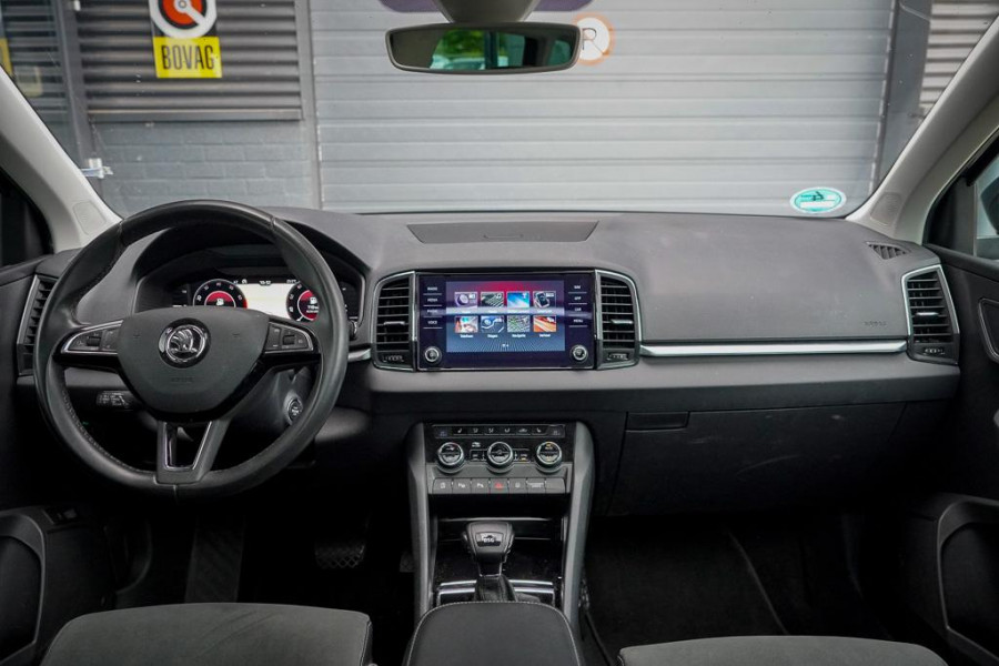 Škoda Karoq 1.5 TSI ACT Style Business / Pano / Trekhaak / Memory / Stoelverw / Adaptive Cruise