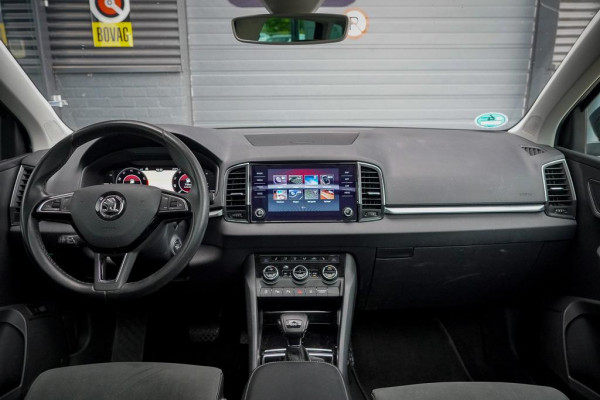 Škoda Karoq 1.5 TSI ACT Style Business / Pano / Trekhaak / Memory / Stoelverw / Adaptive Cruise