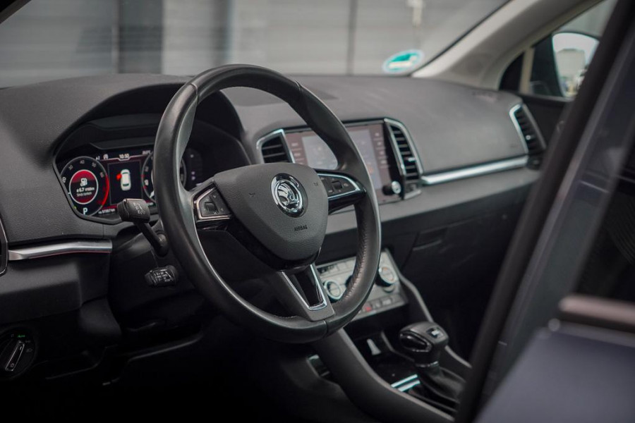 Škoda Karoq 1.5 TSI ACT Style Business / Pano / Trekhaak / Memory / Stoelverw / Adaptive Cruise