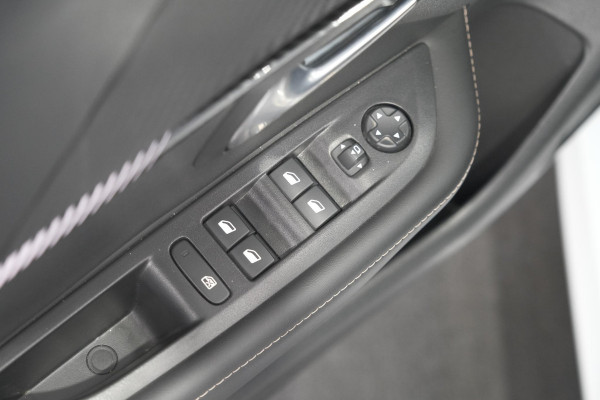Peugeot 208 1.2 Hybrid 110 e-DCS6 Allure | Climate Control | Apple Carplay | Parkeersensoren