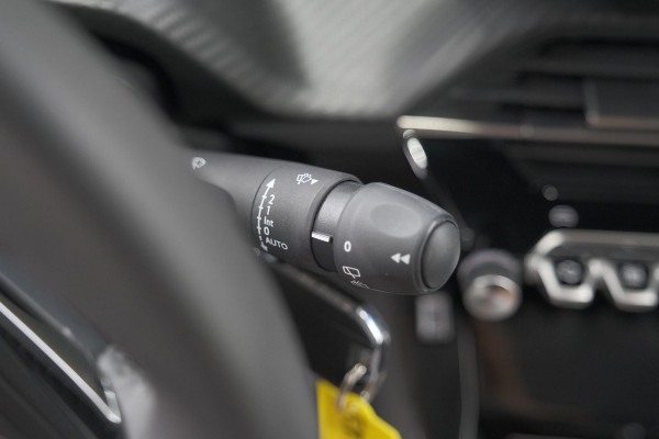 Peugeot 208 1.2 Hybrid 110 e-DCS6 Allure | Climate Control | Apple Carplay | Parkeersensoren
