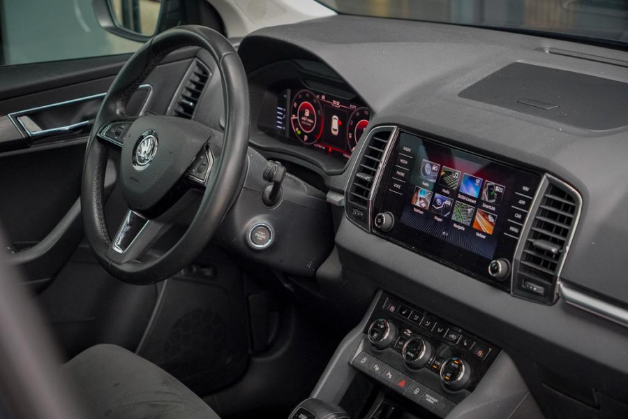 Škoda Karoq 1.5 TSI ACT Style Business / Pano / Trekhaak / Memory / Stoelverw / Adaptive Cruise