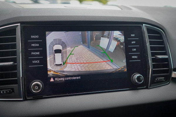 Škoda Karoq 1.5 TSI ACT Style Business / Pano / Trekhaak / Memory / Stoelverw / Adaptive Cruise