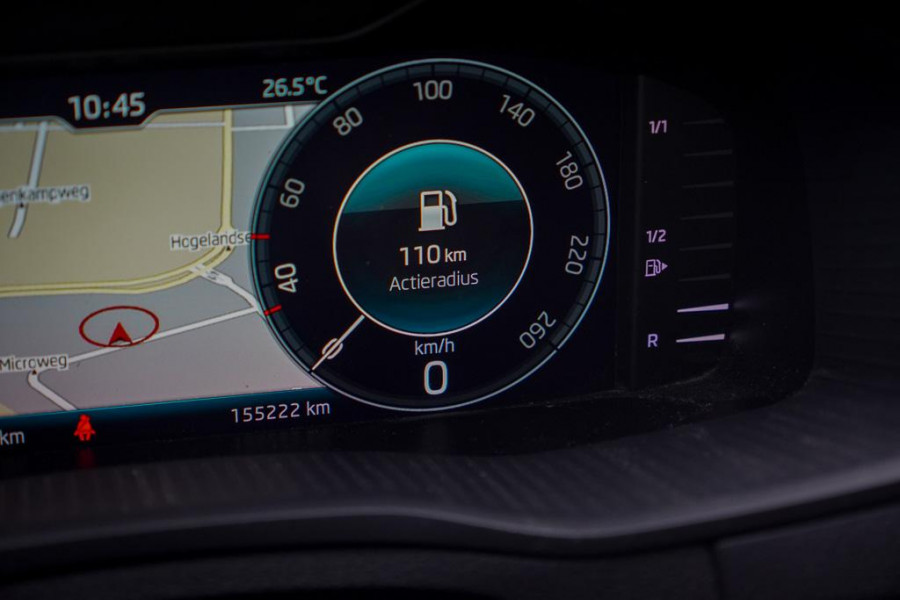 Škoda Karoq 1.5 TSI ACT Style Business / Pano / Trekhaak / Memory / Stoelverw / Adaptive Cruise