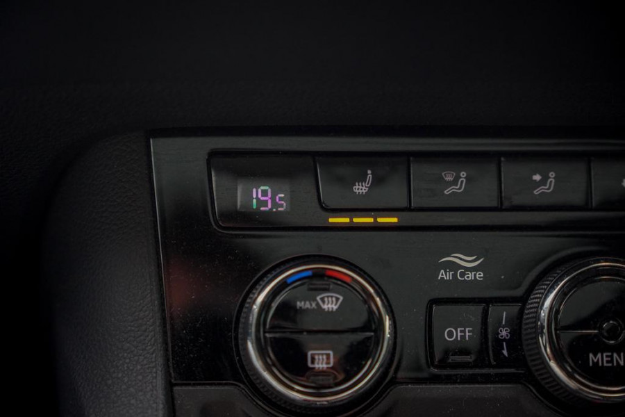 Škoda Karoq 1.5 TSI ACT Style Business / Pano / Trekhaak / Memory / Stoelverw / Adaptive Cruise