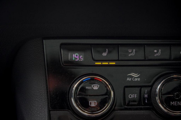 Škoda Karoq 1.5 TSI ACT Style Business / Pano / Trekhaak / Memory / Stoelverw / Adaptive Cruise