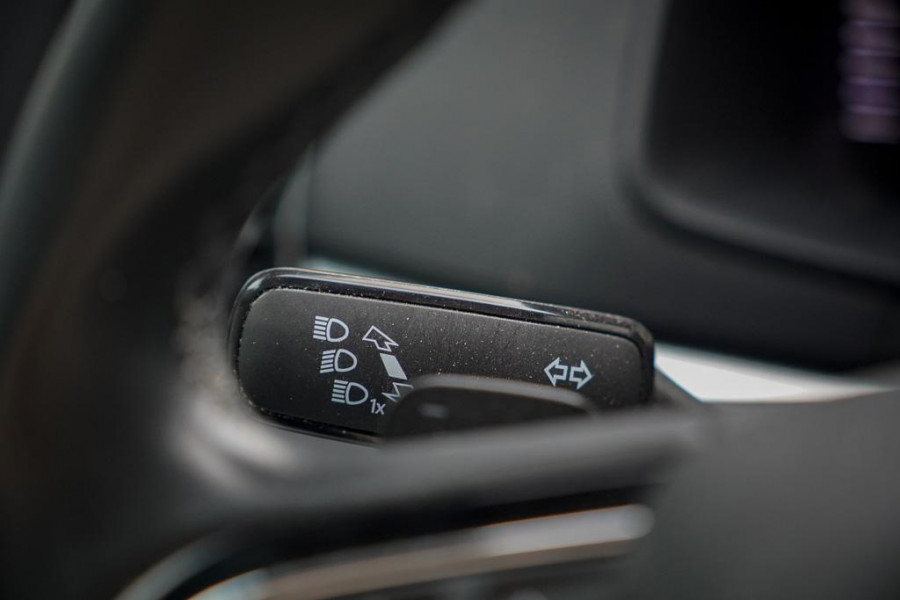Škoda Karoq 1.5 TSI ACT Style Business / Pano / Trekhaak / Memory / Stoelverw / Adaptive Cruise