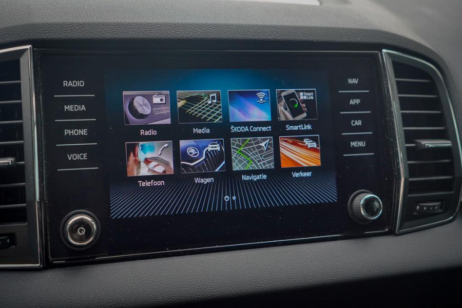 Škoda Karoq 1.5 TSI ACT Style Business / Pano / Trekhaak / Memory / Stoelverw / Adaptive Cruise