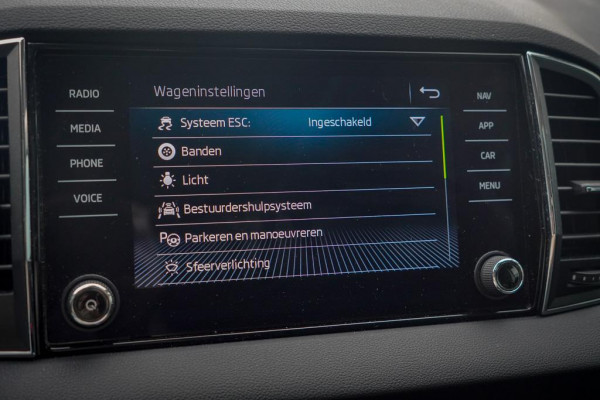 Škoda Karoq 1.5 TSI ACT Style Business / Pano / Trekhaak / Memory / Stoelverw / Adaptive Cruise