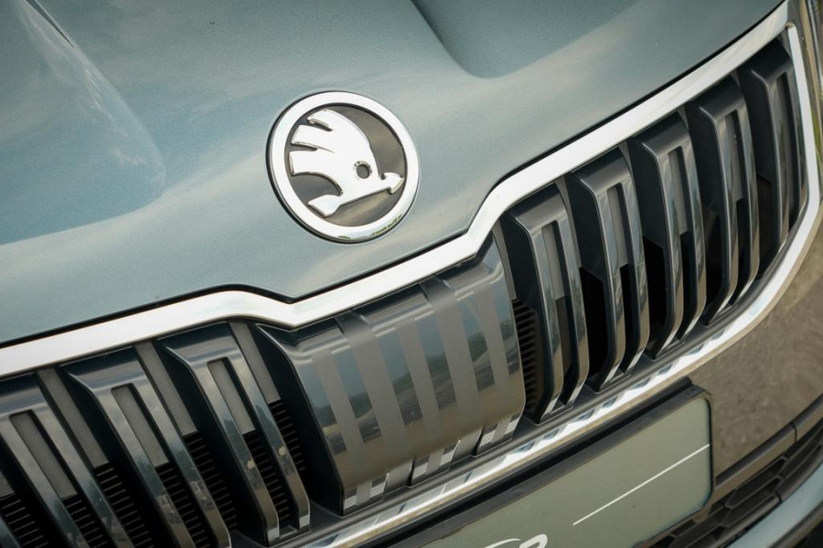 Škoda Karoq 1.5 TSI ACT Style Business / Pano / Trekhaak / Memory / Stoelverw / Adaptive Cruise