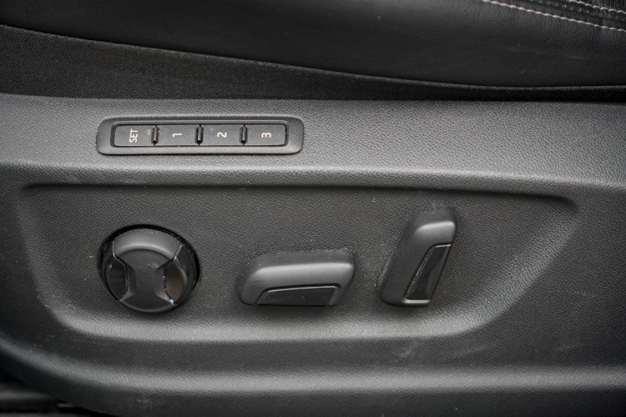 Škoda Karoq 1.5 TSI ACT Style Business / Pano / Trekhaak / Memory / Stoelverw / Adaptive Cruise