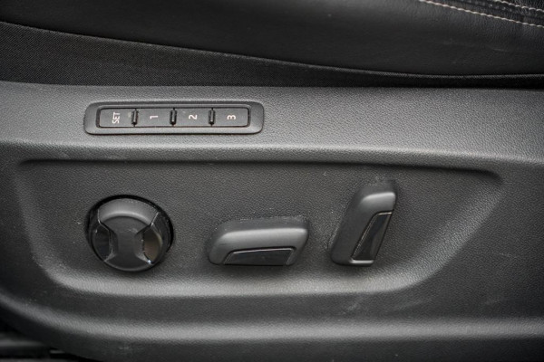 Škoda Karoq 1.5 TSI ACT Style Business / Pano / Trekhaak / Memory / Stoelverw / Adaptive Cruise