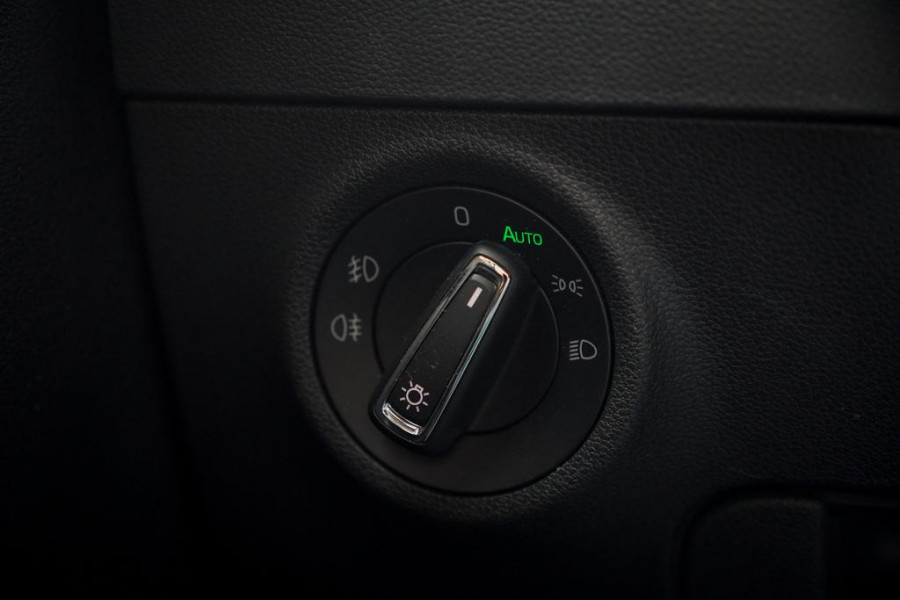 Škoda Karoq 1.5 TSI ACT Style Business / Pano / Trekhaak / Memory / Stoelverw / Adaptive Cruise
