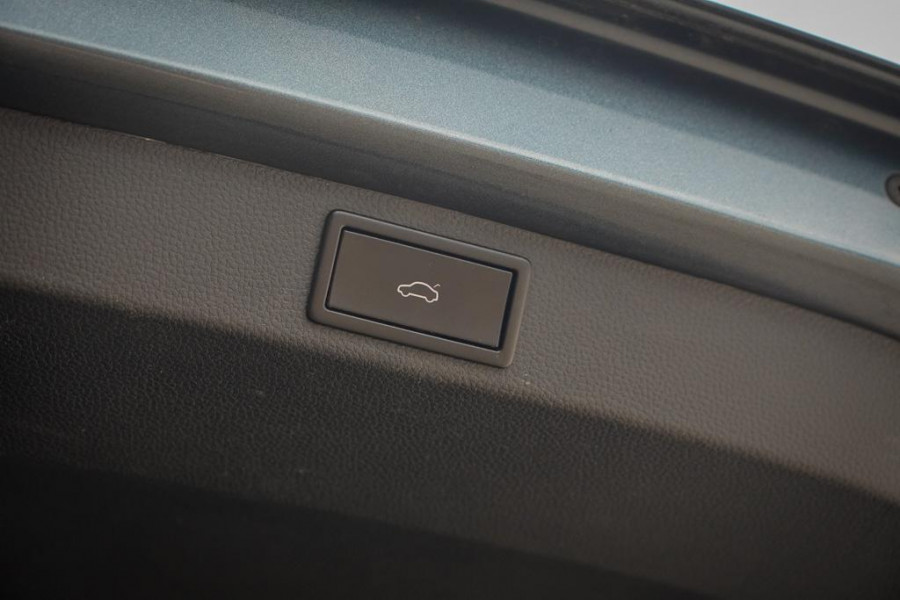 Škoda Karoq 1.5 TSI ACT Style Business / Pano / Trekhaak / Memory / Stoelverw / Adaptive Cruise