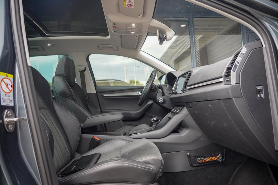 Škoda Karoq 1.5 TSI ACT Style Business / Pano / Trekhaak / Memory / Stoelverw / Adaptive Cruise