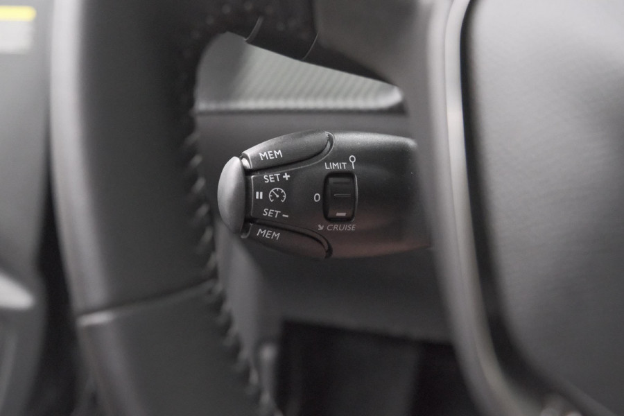 Peugeot e-208 EV Allure 50 kWh | 98,9% SOH | Camera | Navigatie | Parkeersensoren | Stoelverwarming