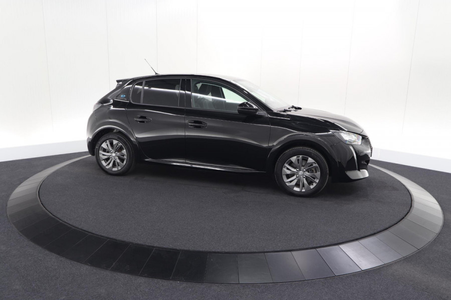 Peugeot e-208 EV Allure 50 kWh | 98,9% SOH | Camera | Navigatie | Parkeersensoren | Stoelverwarming